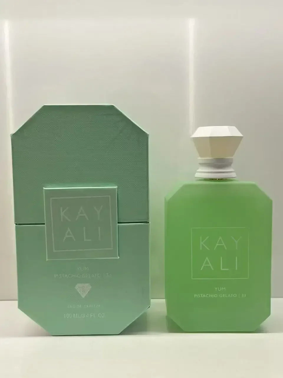KAYALI 100 ml Eau de Parfum pour femmes – Parfum de luxe longue tenue avec notes florales, fruitées, vanillées, orientales, boisées et sucrées.