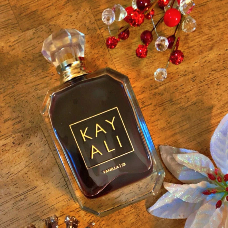 KAYALI 100 ml Eau de Parfum pour femmes – Parfum de luxe longue tenue avec notes florales, fruitées, vanillées, orientales, boisées et sucrées.