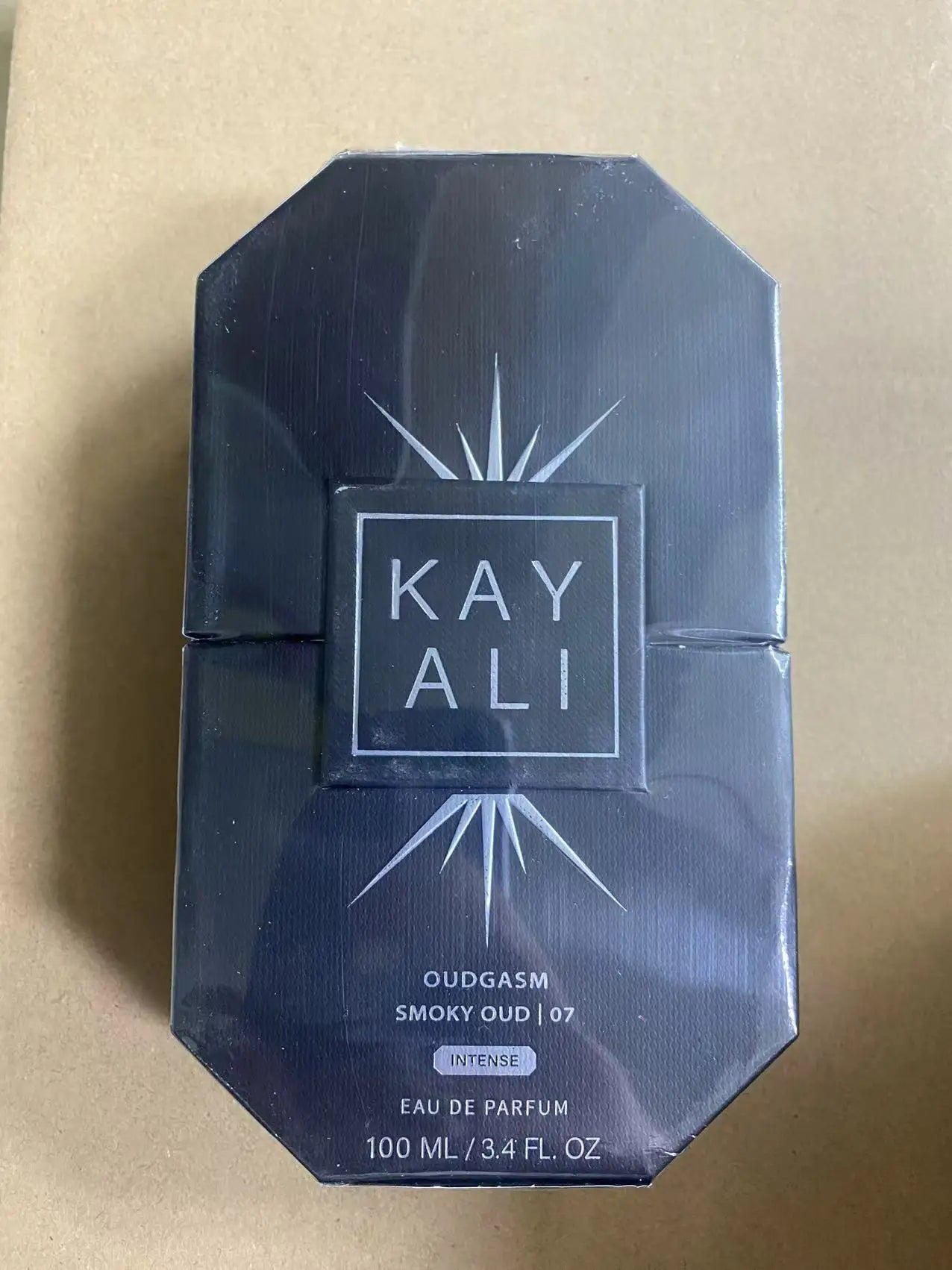 KAYALI 100 ml Eau de Parfum pour femmes – Parfum de luxe longue tenue avec notes florales, fruitées, vanillées, orientales, boisées et sucrées.