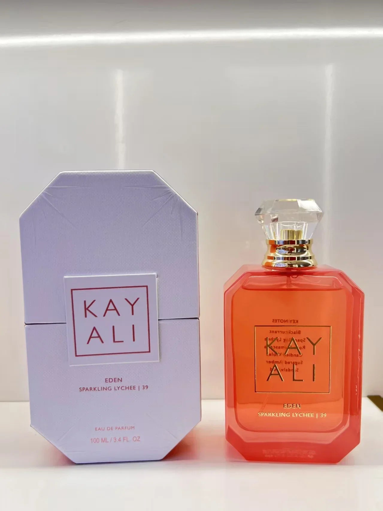 KAYALI 100 ml Eau de Parfum pour femmes – Parfum de luxe longue tenue avec notes florales, fruitées, vanillées, orientales, boisées et sucrées.