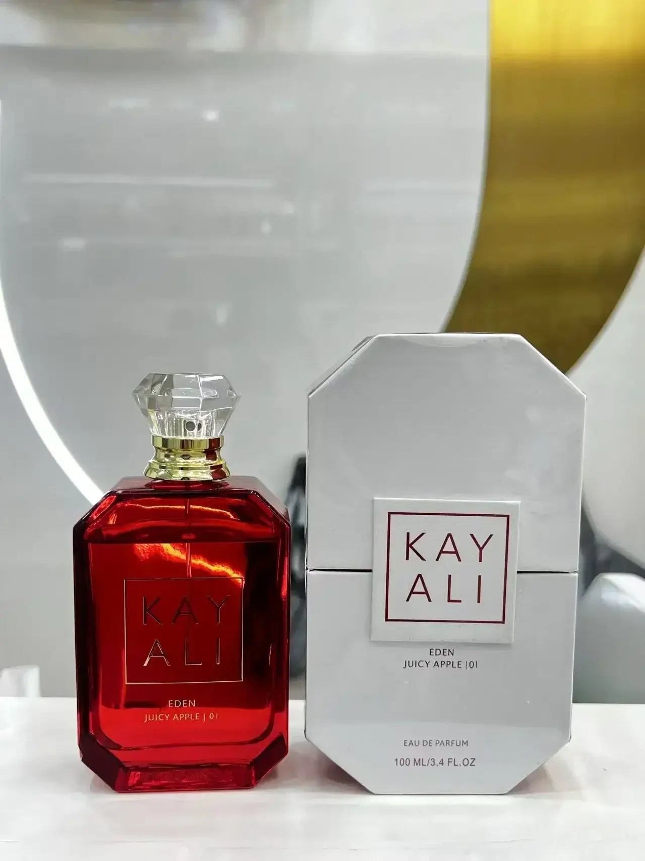 KAYALI 100 ml Eau de Parfum pour femmes – Parfum de luxe longue tenue avec notes florales, fruitées, vanillées, orientales, boisées et sucrées.